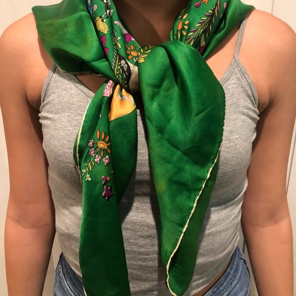 Vintage illustrated people scarf - Picture 3 of 8